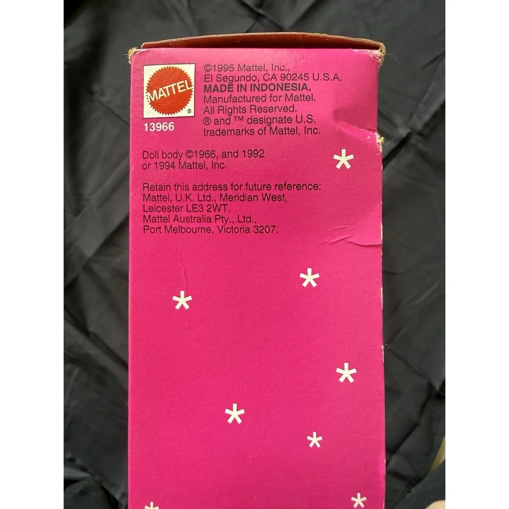 Mattel Barbie Caroling Fun Special Edition Fashion Doll 11in MPN 13966 1995